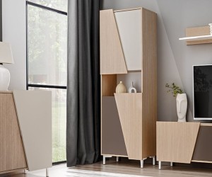 Wysoki słupek z półkami do salonu