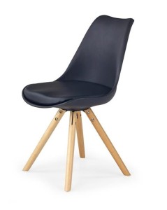 Czarne krzesło z poduszką w stylu scandi na drewnianych nóżkach