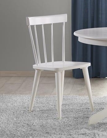 Drewniane-krzesło-w-kolorze-białym