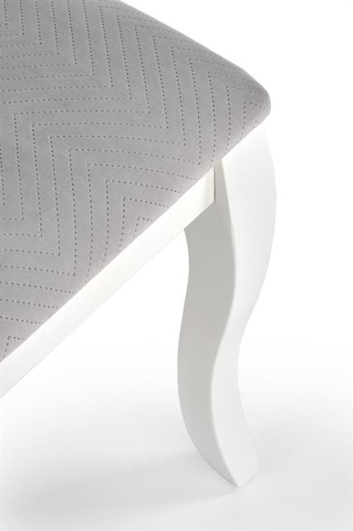 Piękne-ozdobne-nóżki-krzesła