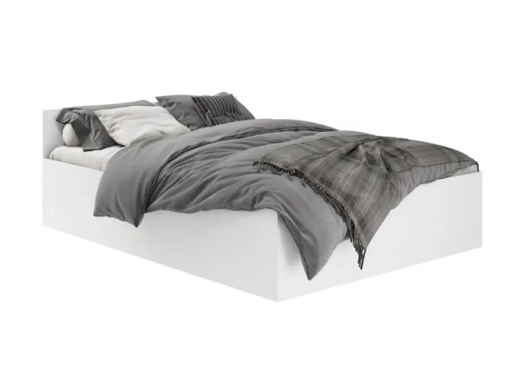 Proste-białe-łóżko-z-materacem