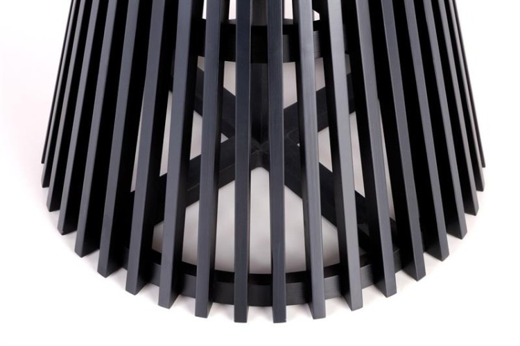 Designerski-stelaż-w-stole