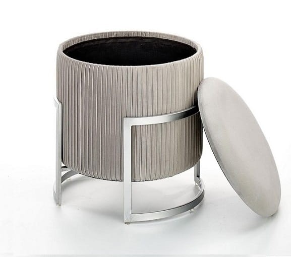 szara-pufa-ze-schowkiem