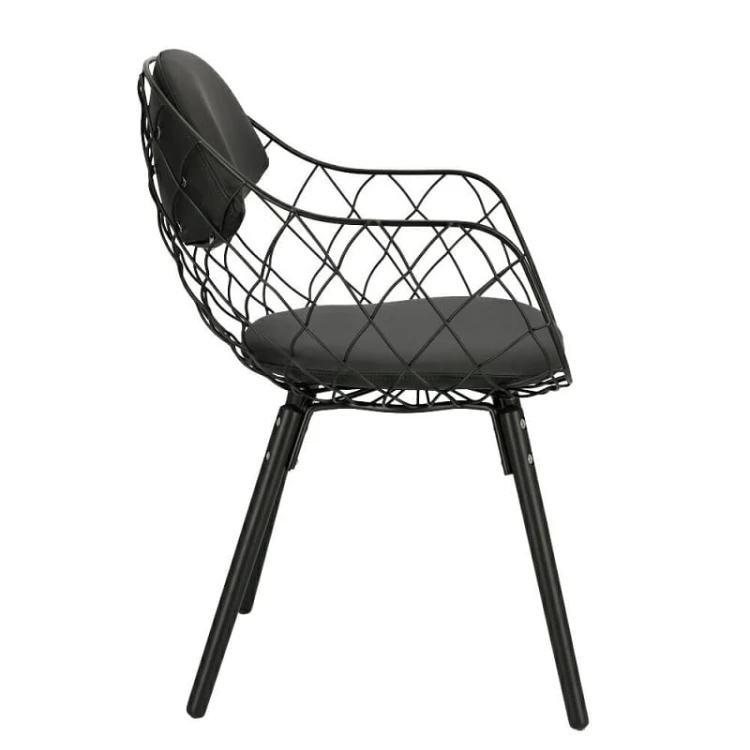 widok-z-boku-na-metalowe-siedzisko