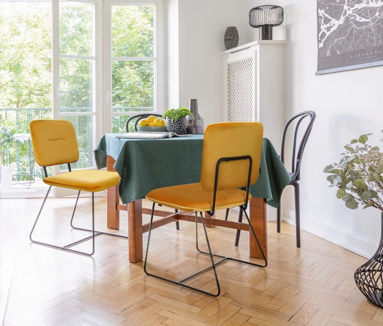 krzesła-w-aranżacji-ze-stołem