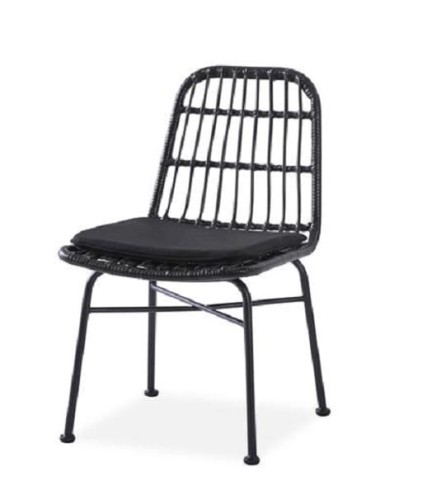 krzesło-rattanowe-z-poduszką