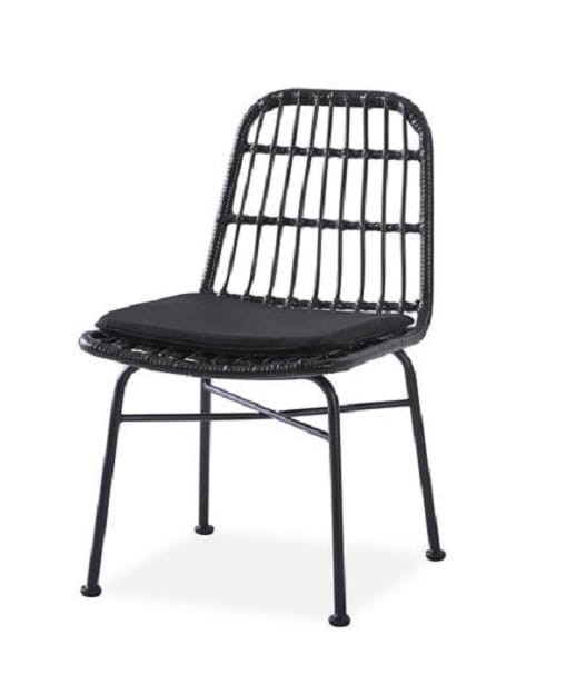 krzesło-rattanowe-z-poduszką