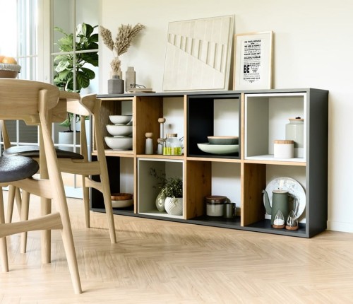 aranżacja-z-regałem-w-poziomie