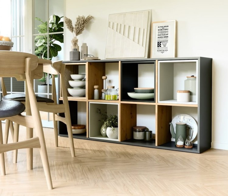 aranżacja-z-regałem-w-poziomie