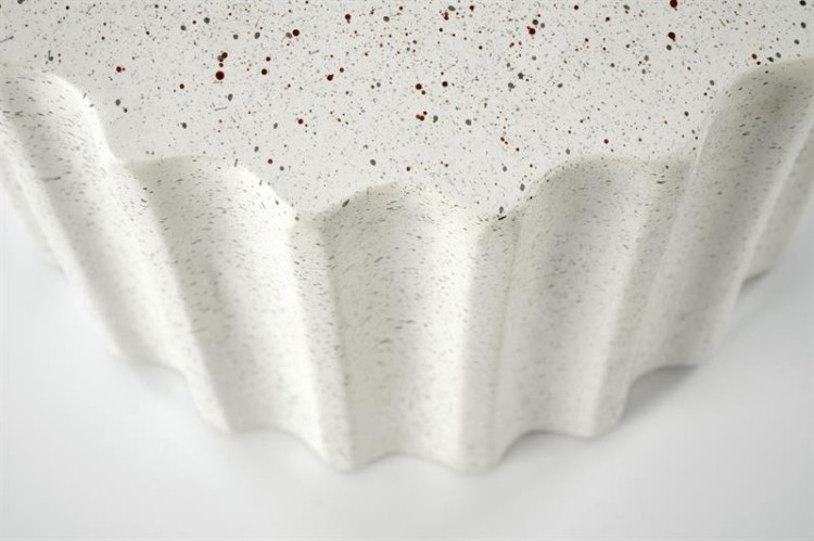 designerskie-żłobienia-w-stoliku