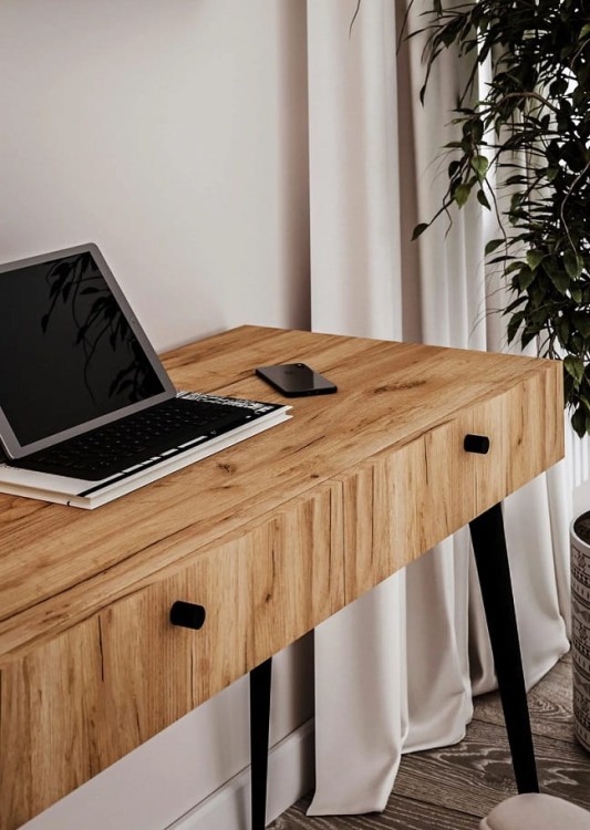 drewniane-wybarwienie-blatu-w-biurku