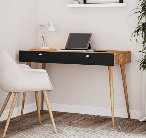 małe-biurko-na-laptopa