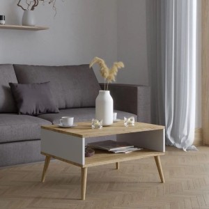 Stolik z półką na drewnianych nóżkach