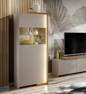 Mała witryna z przeszkleniem do salonu