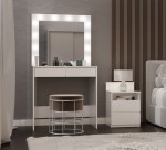 Biała kompaktowa toaletka z lustrem