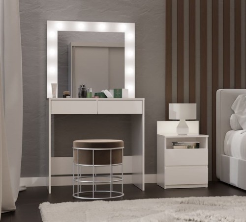 biała-toaletka-z-szufladami-i-oświetleniem