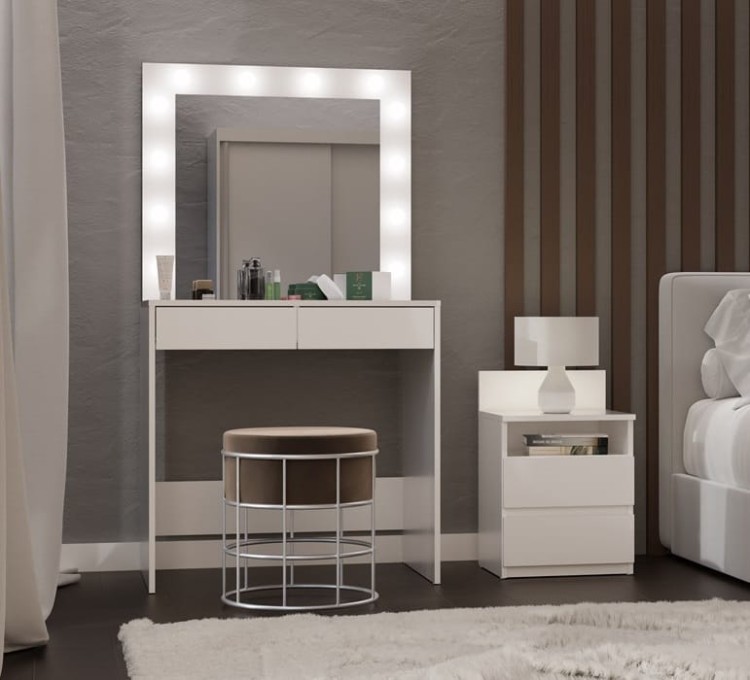 biała-toaletka-z-szufladami-i-oświetleniem