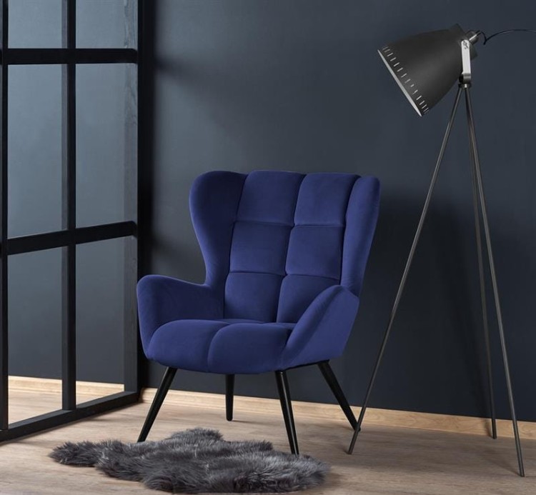 granatowy-fotel-z-podłokietnikami