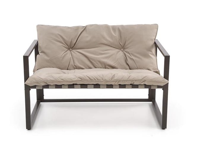 sofa-na-taras-z-poduszkami