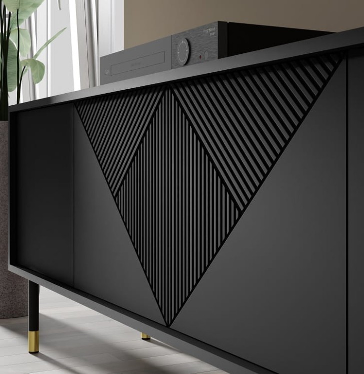 głęboki-czarny-mat-i-frezy-frontów