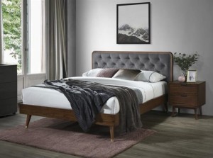 Drewniane łóżko z miękkim zagłówkiem retro