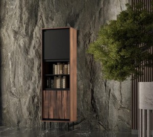 Wysoka witryna z półkami w stylu loft