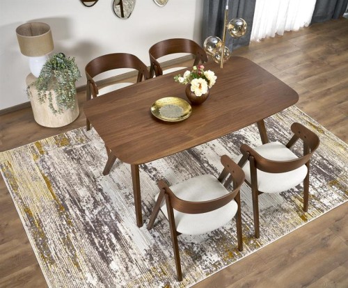 jadalnia-urządzona-z-krzesłami-i-stołem-orzech