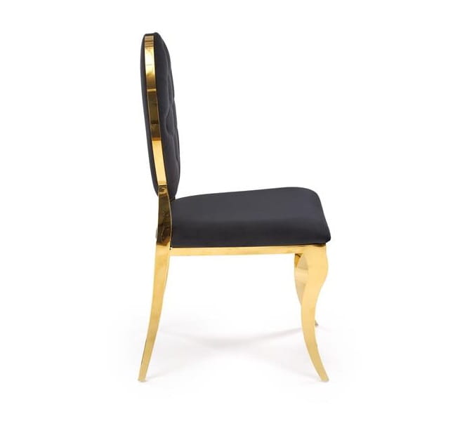 widok-z-boku-na-złote-krzesło