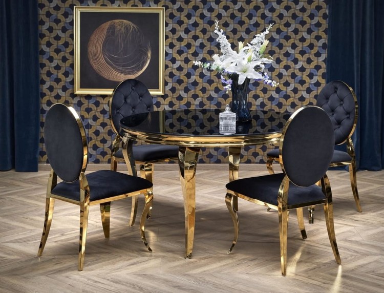 czarne-krzesła-w-aranżacji-ze-stołem