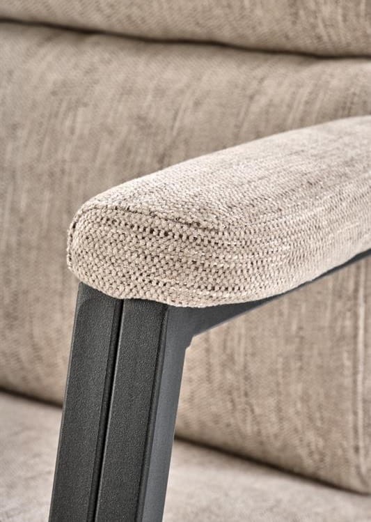 wygodne-podłokietniki-w-fotelu