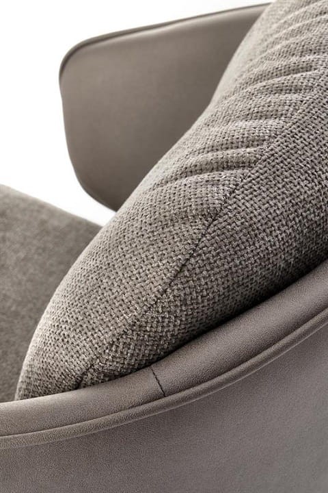 gruba-poduszka-na-oparciu-fotela