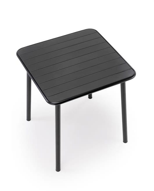 nowoczesny-design-stolika-ogrodowego