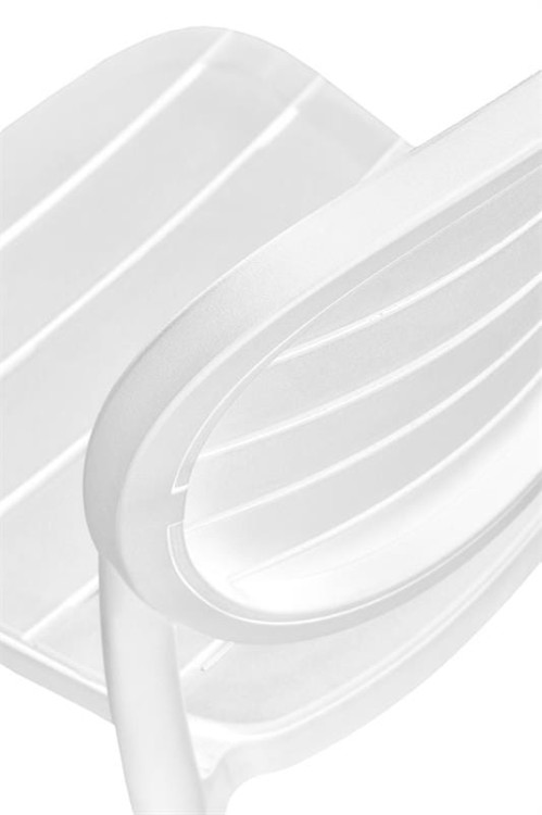 oparcie-białego-krzesła-z-polipropylenu