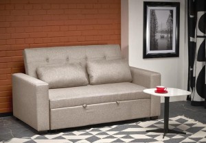 Rozkładana beżowa sofa do pokoju gościnnego