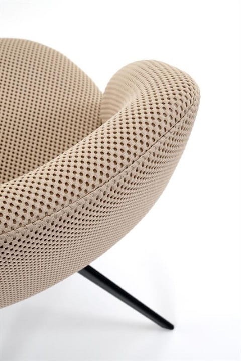 beżowa-tkanina-membranowa-w-krześle