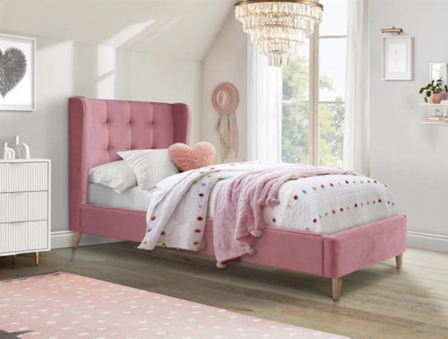 różowe-łóżko-z-zagłówkiem