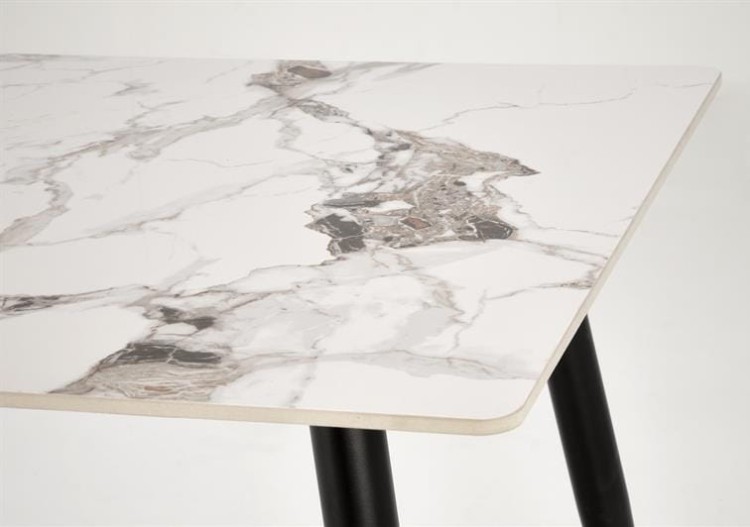 zaokrąglone-boki-w-stole