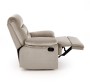 fotel-z-wysuniętym-podnóżkiem