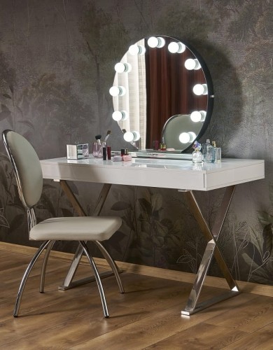 lustro-w-aranżacji-z-konsolą