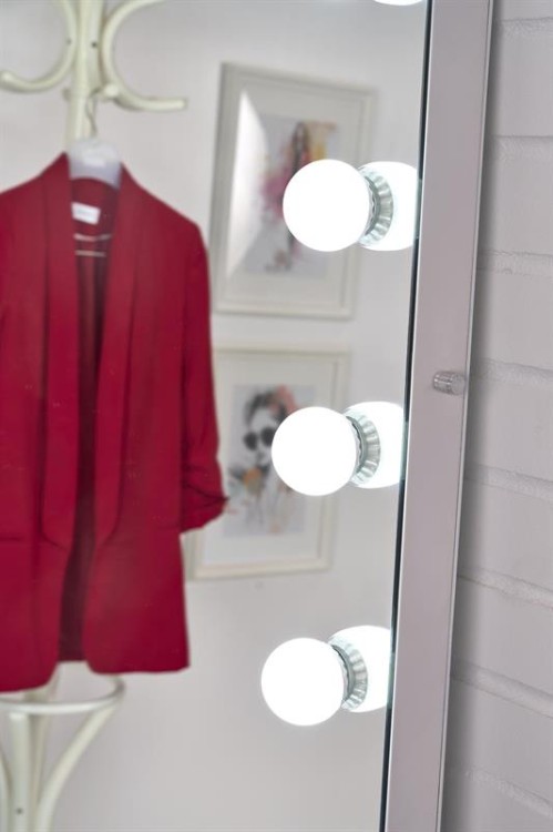 oświetlenie-lustra-led