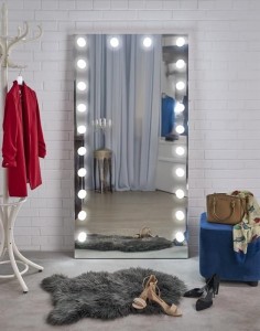 Duże lustro z oświetleniem LED