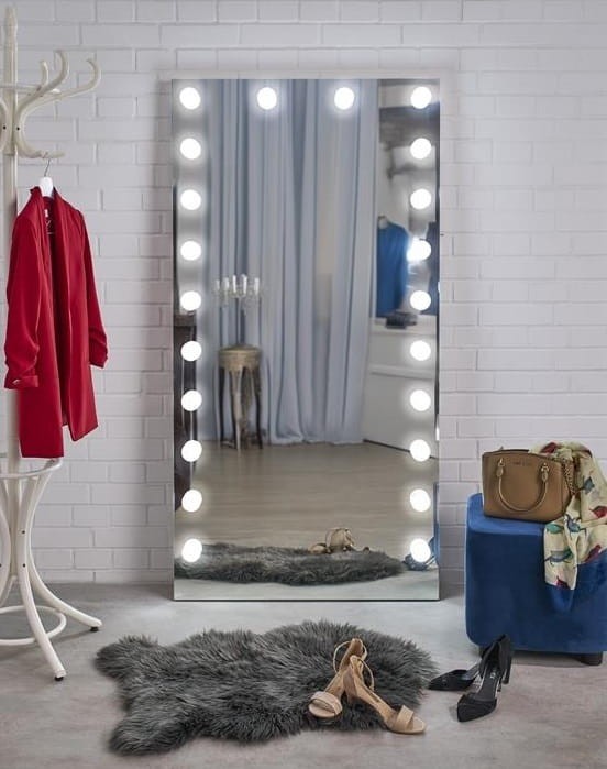 lustro-w-aranzacji-przedpokoju