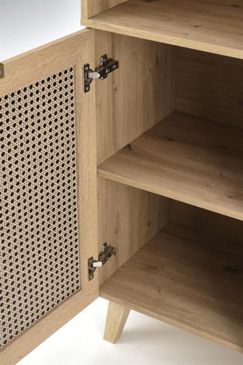 wnętrze-szafki-z-półkami