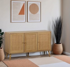 Szeroka komoda z półkami w stylu boho