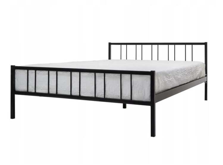 łóżko-metalowe-w-aranżacji-z-materacem