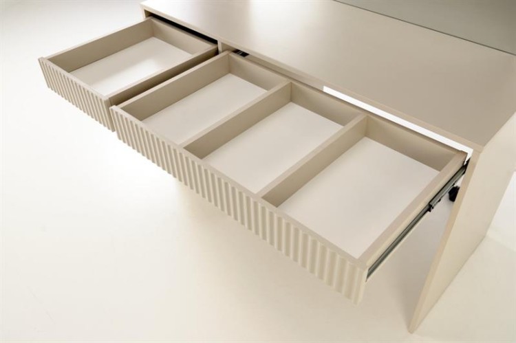 podzielona-szuflada-na-kosmetyki