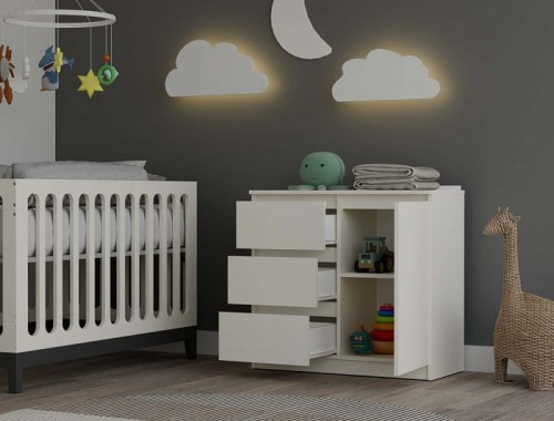 mała-komoda-w-pokoju-dziecięcym