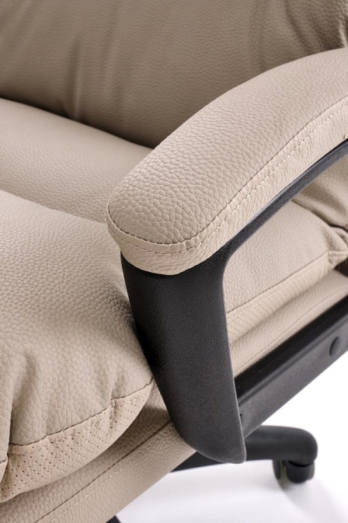 miękkie-podłokietniki-w-fotelu-obrotowym