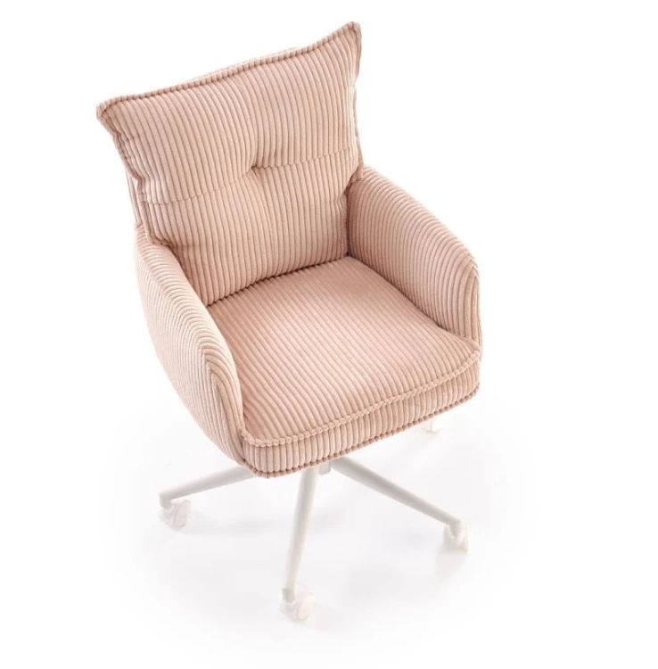 wygodne-siedzisko-w-fotelu-nastolatki