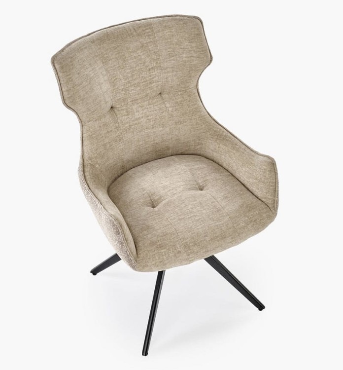 wygodne-siedzisko-w-beżowym-krześle